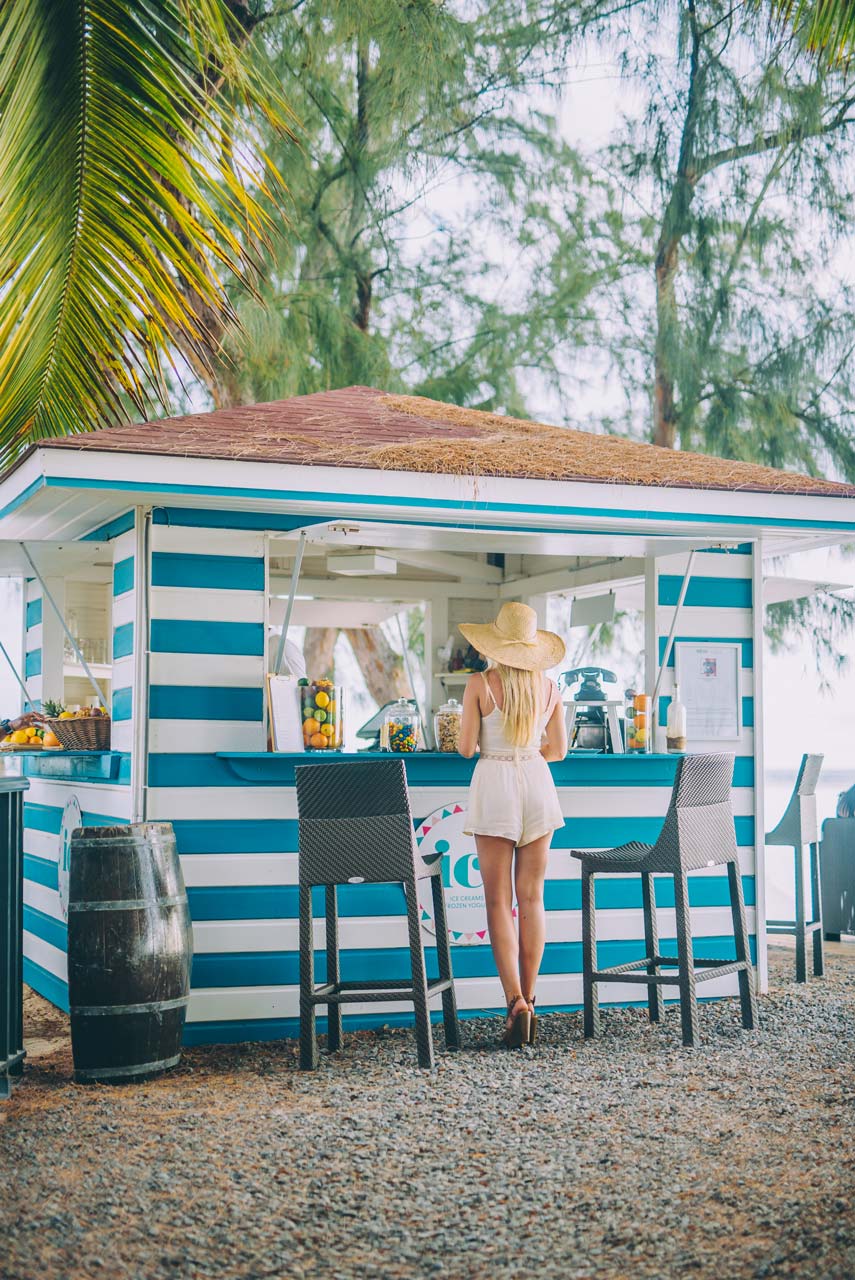 海滩上的ICI冰淇淋